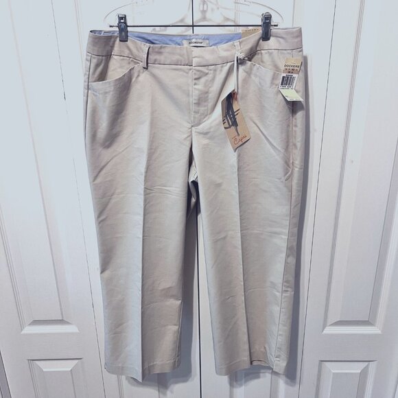 Dockers Metro Capris-NWT-Khaki Diem Straight Size 12 Women's -Stretch-Casual - Picture 3 of 15